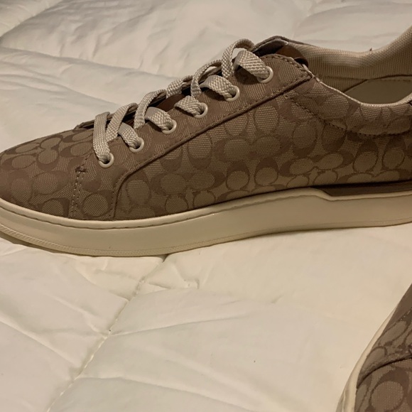 NEW Y2K -Authentic Coach Woman’s Tan Patterned Sneakers - Picture 8 of 12